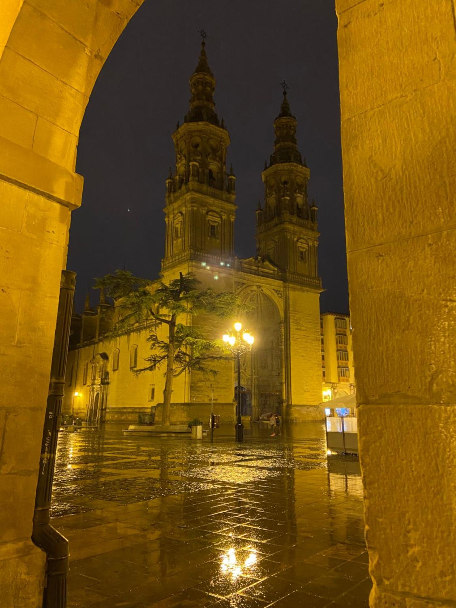 Alojamiento En Pleno Centro Con Wifi Y Aire Acondicionado Logroño Esterno foto